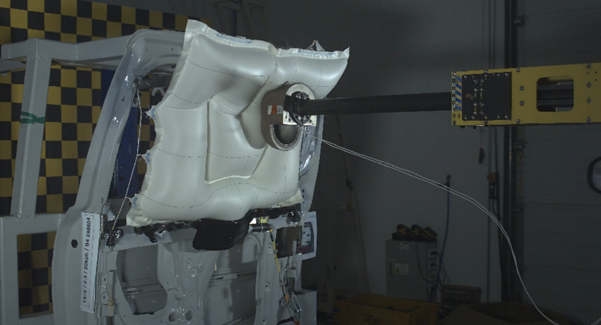 Door mounted curtain airbag test appearance