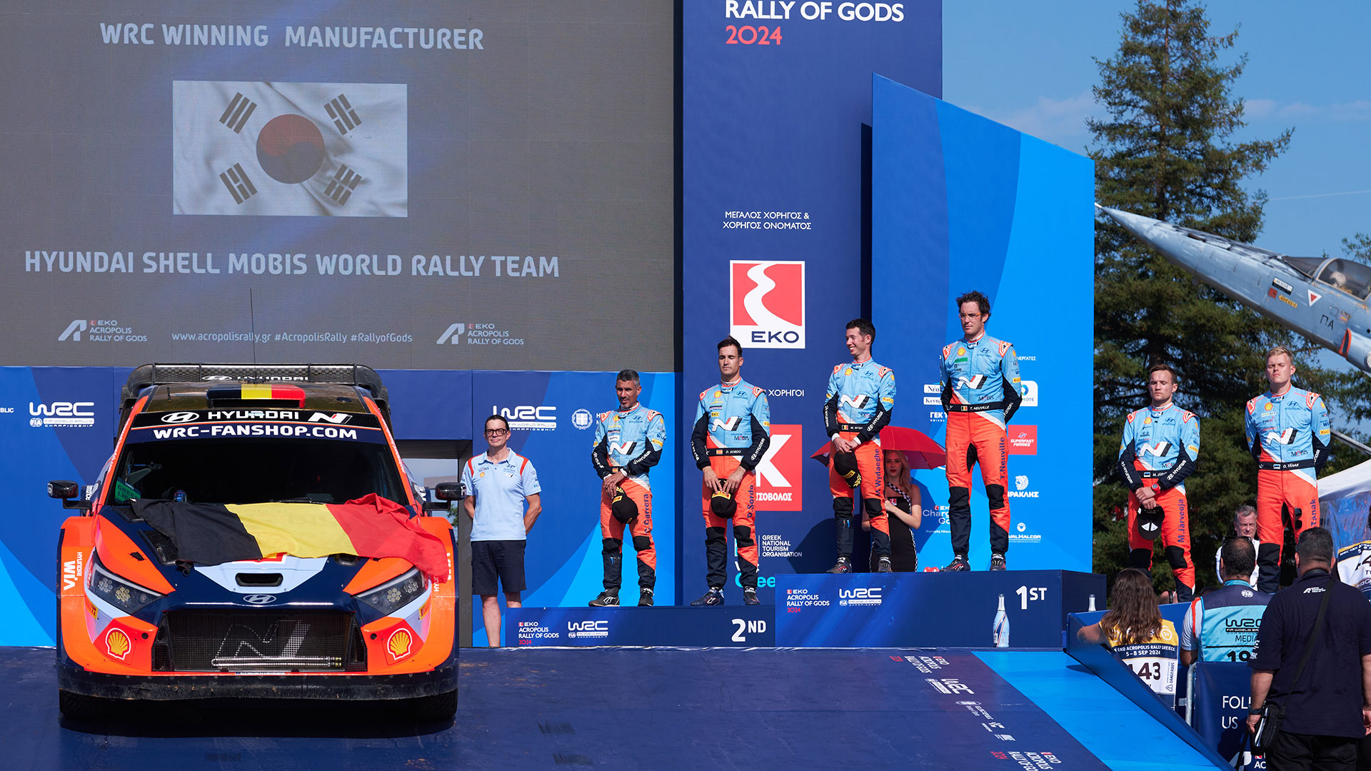 2024 WRC 그리스 랠리에서 트리플 포디움을 달성한 현대 월드랠리팀 시상식 장면