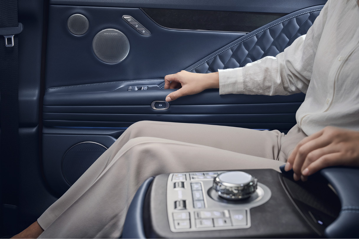 제네시스 G80 전동화 부분변경 모델의 뒷좌석 모습