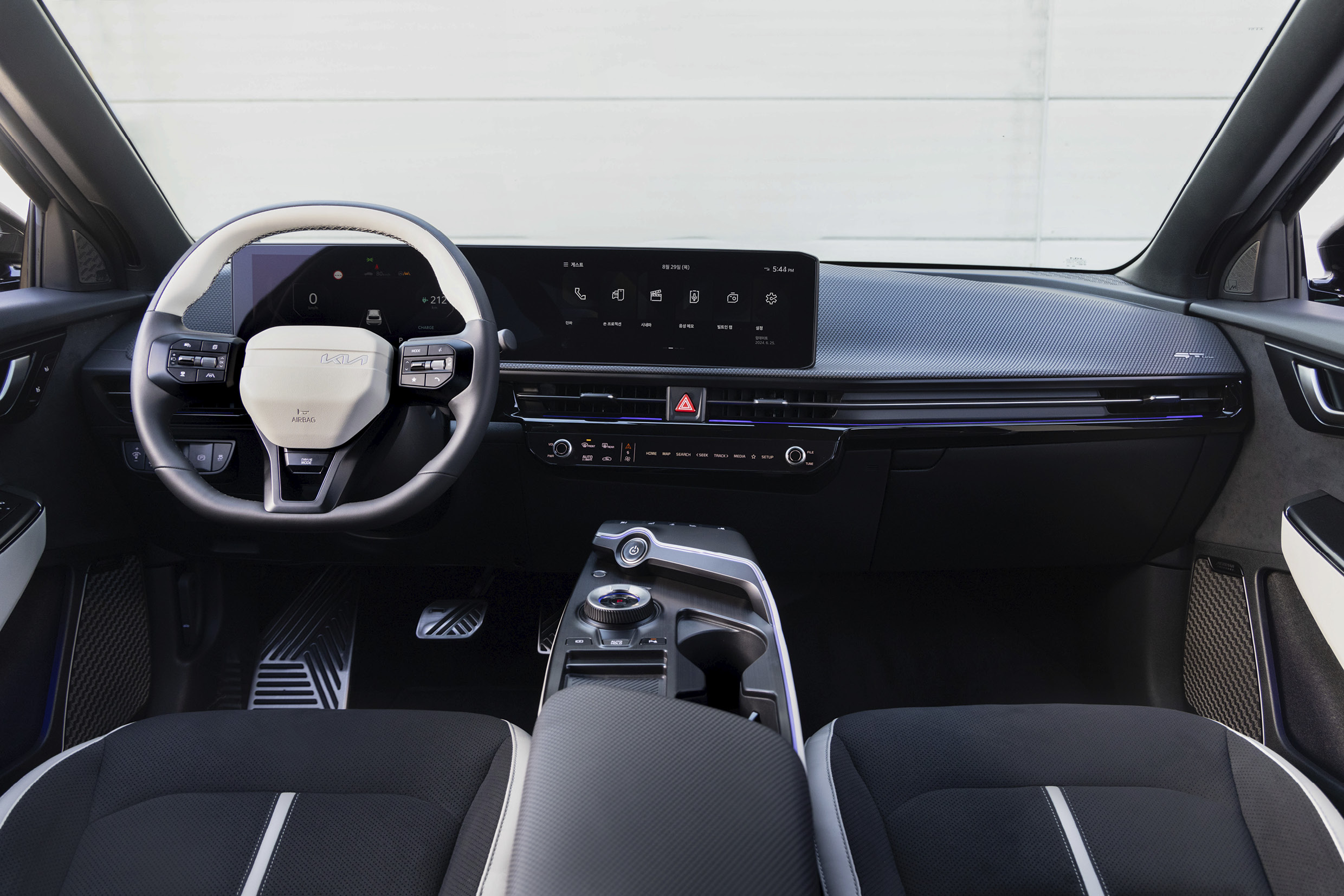 기아 더 뉴 EV6 크래시패드 전체 모습