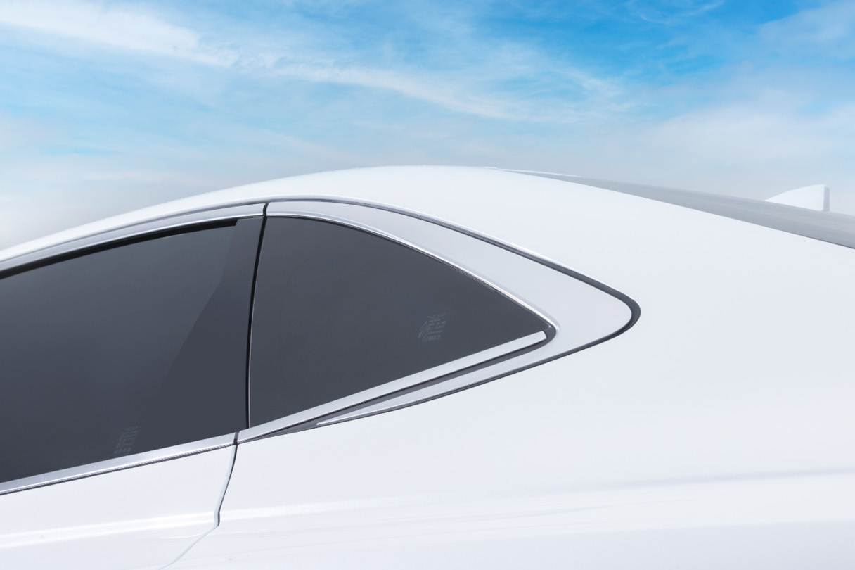 G80 전동화 모델 리어 쿼터글래스를 가까이 비춘 모습