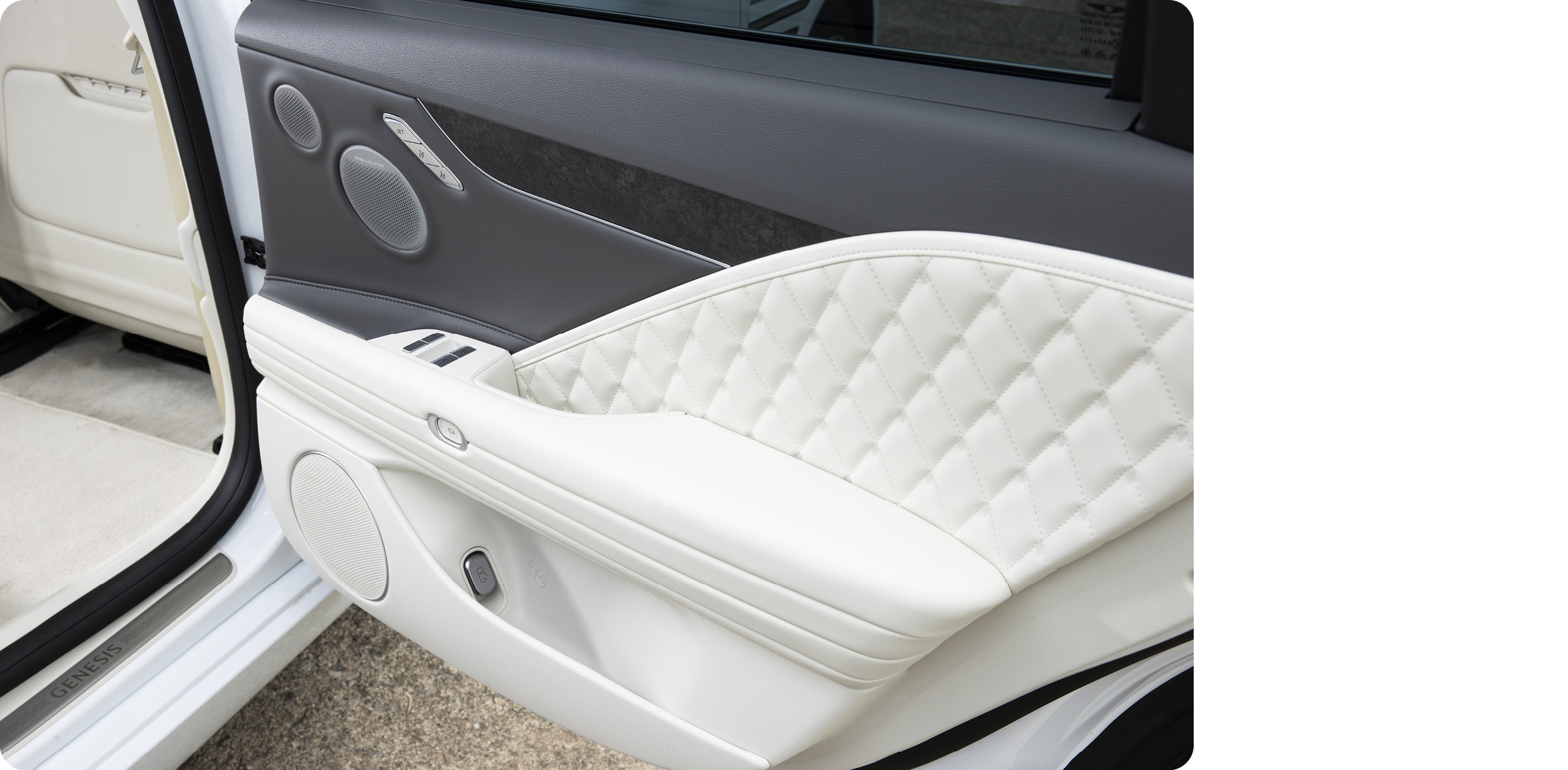 2열 도어트림 퀼팅 장식