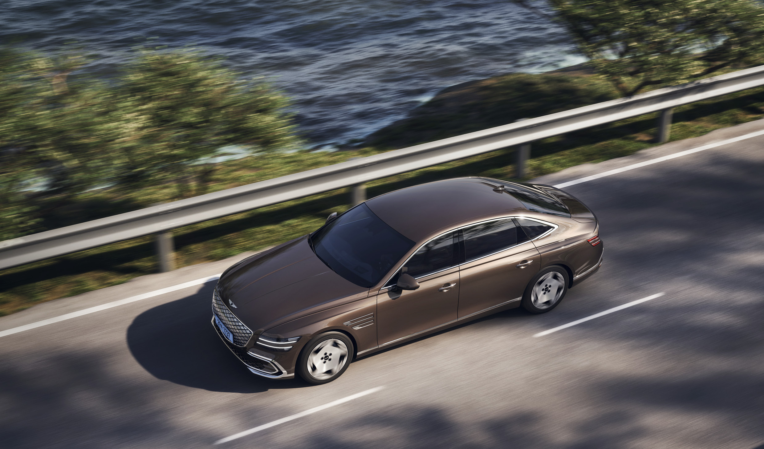 제네시스 G80 전동화 부분변경 모델의 주행 모습