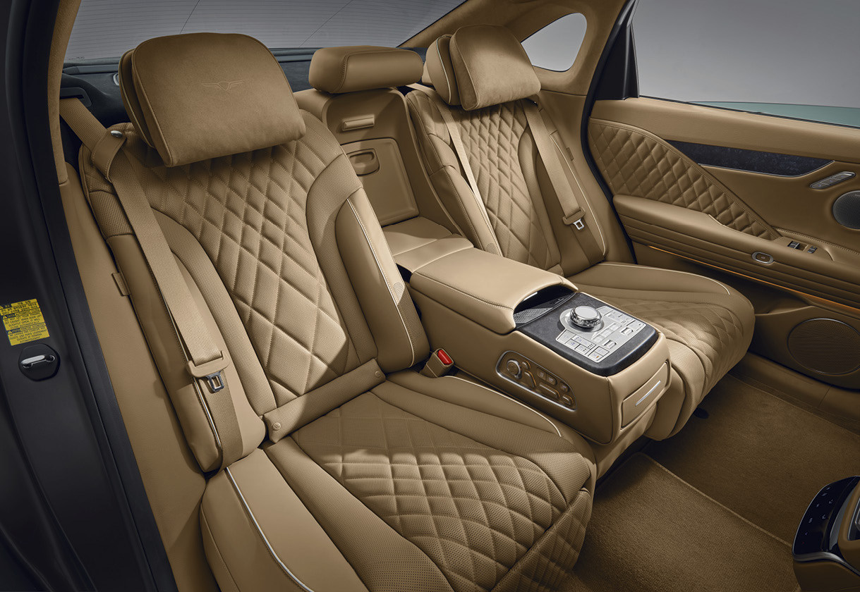 제네시스 G80 전동화 부분변경 모델의 뒷좌석 모습