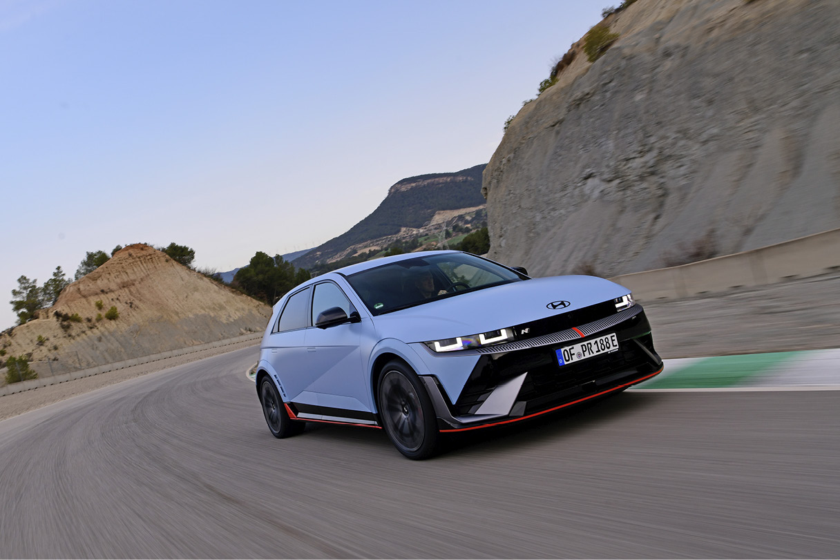 현대차 아이오닉 5 N의 주행 모습