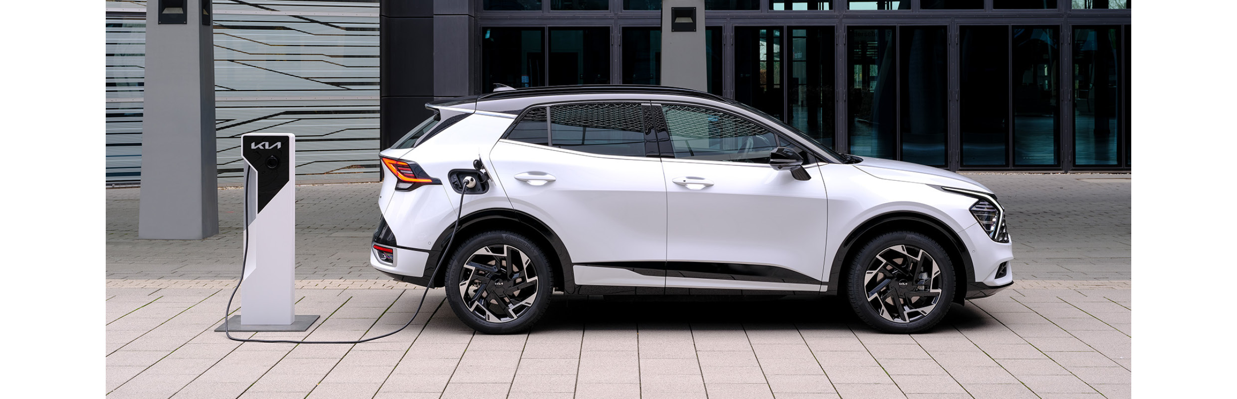 기아 스포티지 PHEV의 충전 모습