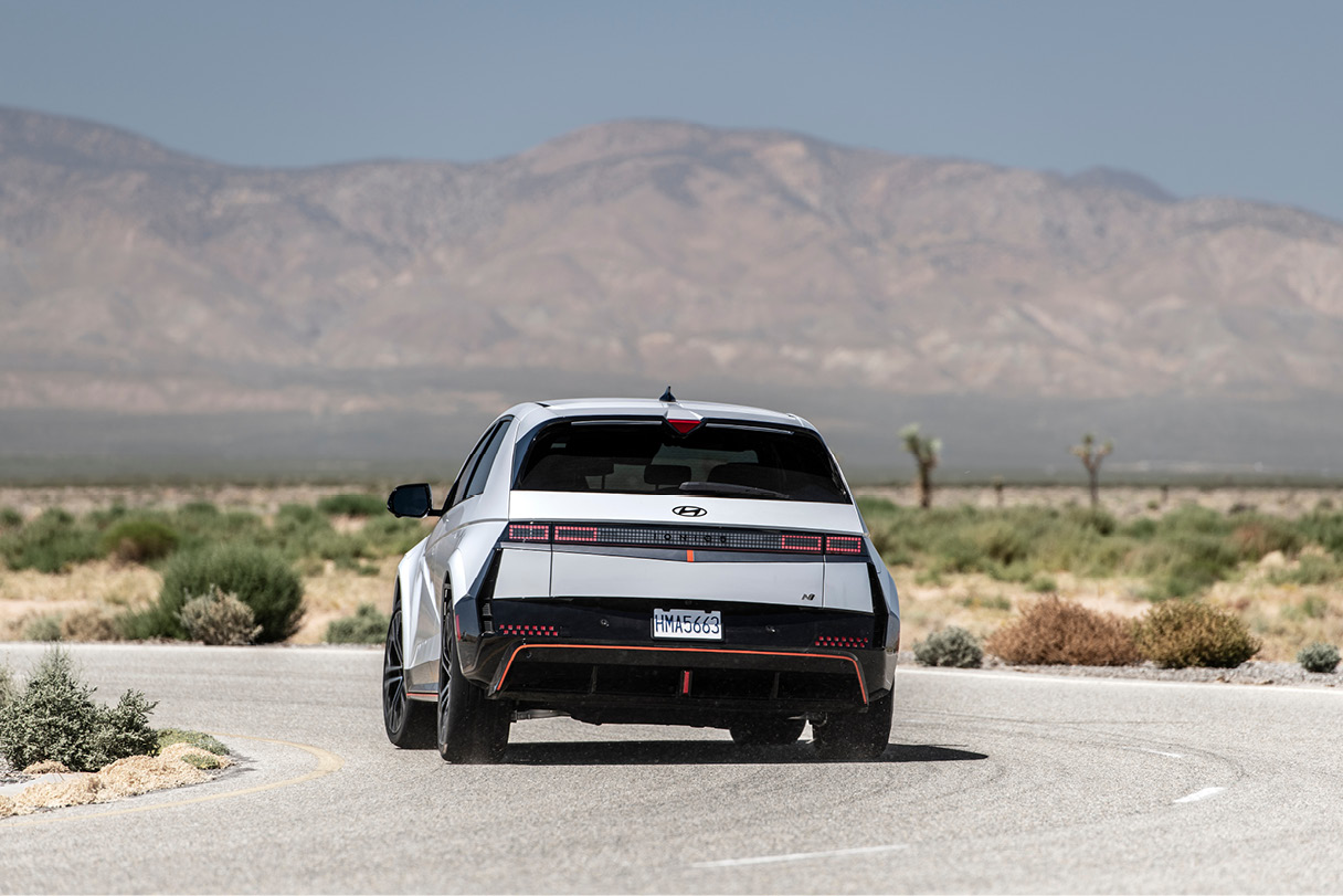 아이오닉 5 N의 주행 모습