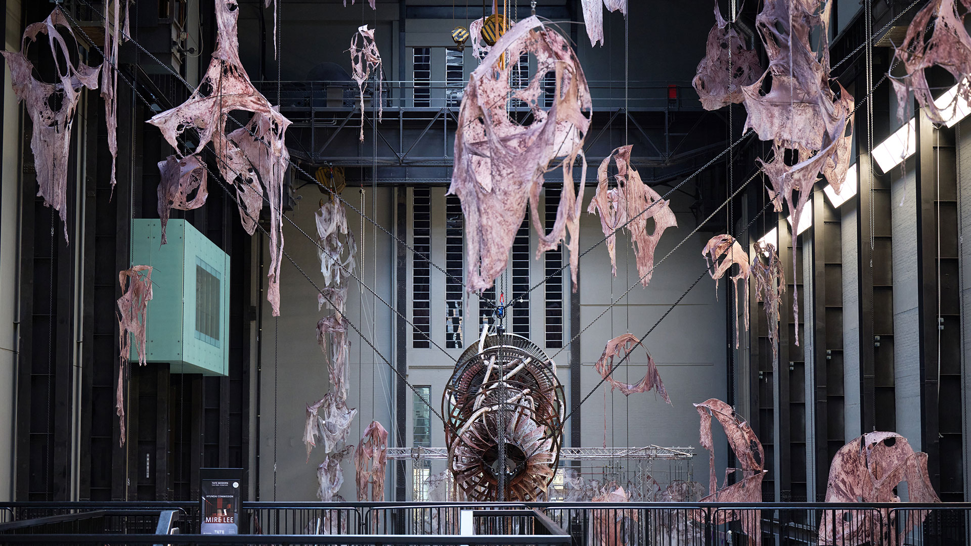 출처: Hyundai Commission: Mire Lee: Open Wound, Installation View, Photo © Tate (Ben Fisher Photography)