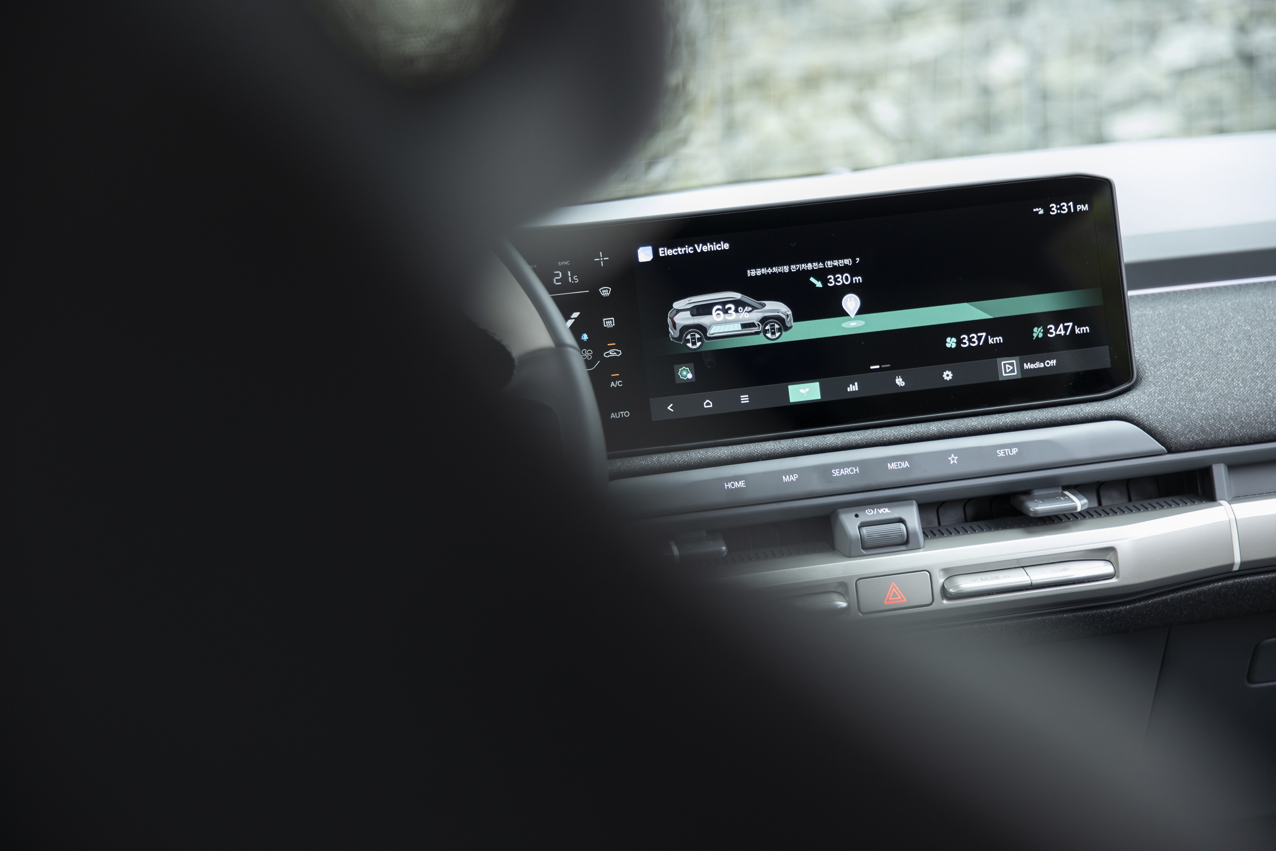 It shows the driving distance of the Kia EV3
