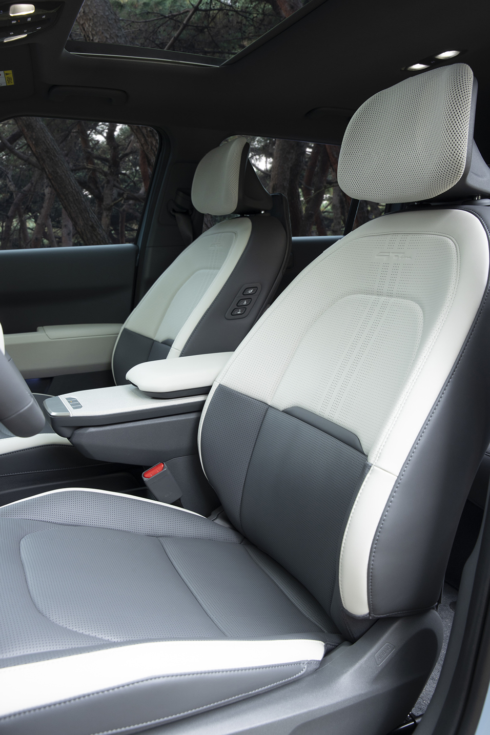 기아 EV3의 운전석 모습