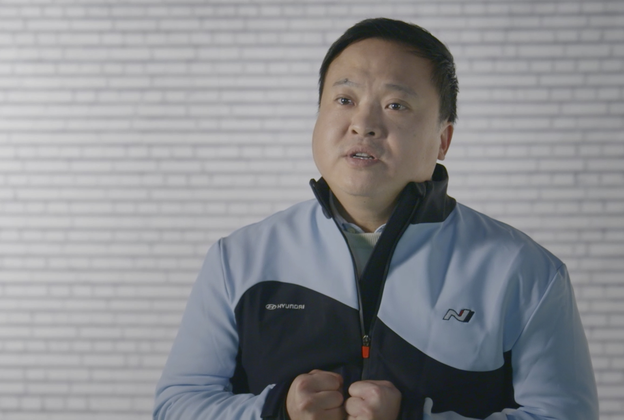 Hyundai Motor Employees Explaining Tiburon