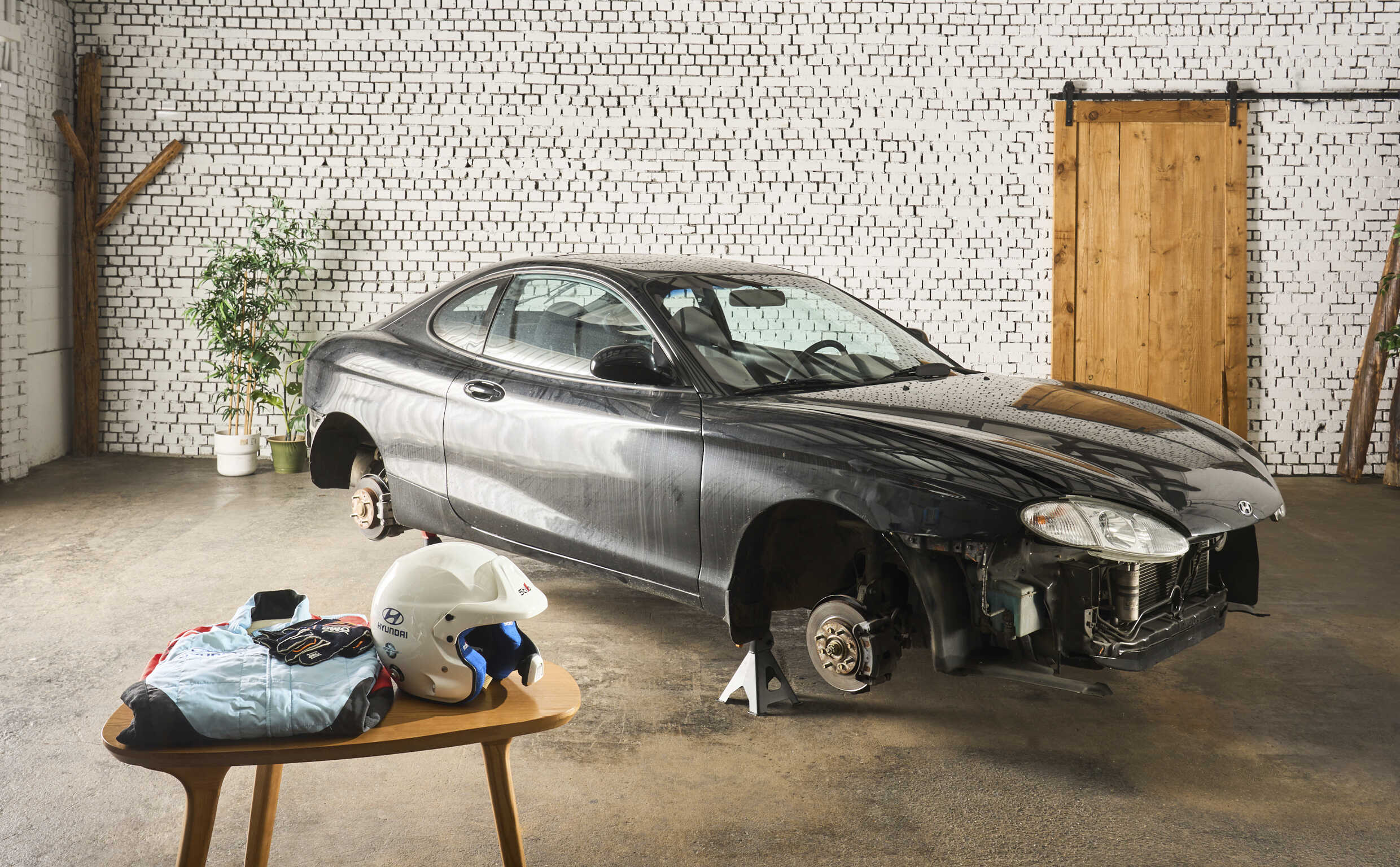 The picture of Tiburon in the process of restoration