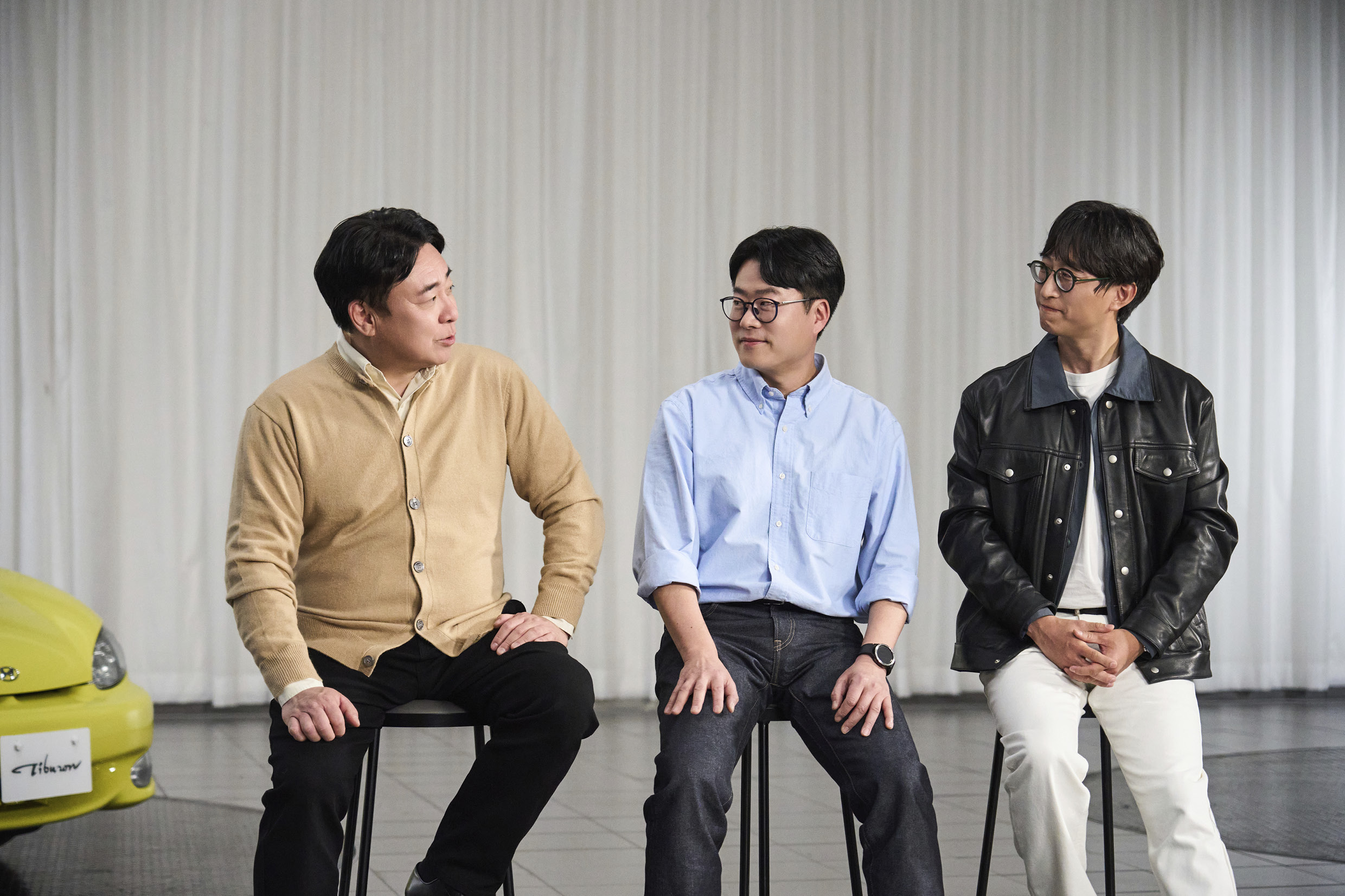 복원을 마친 티뷰론을 테스트하기 위해 모인 사람들의 모습