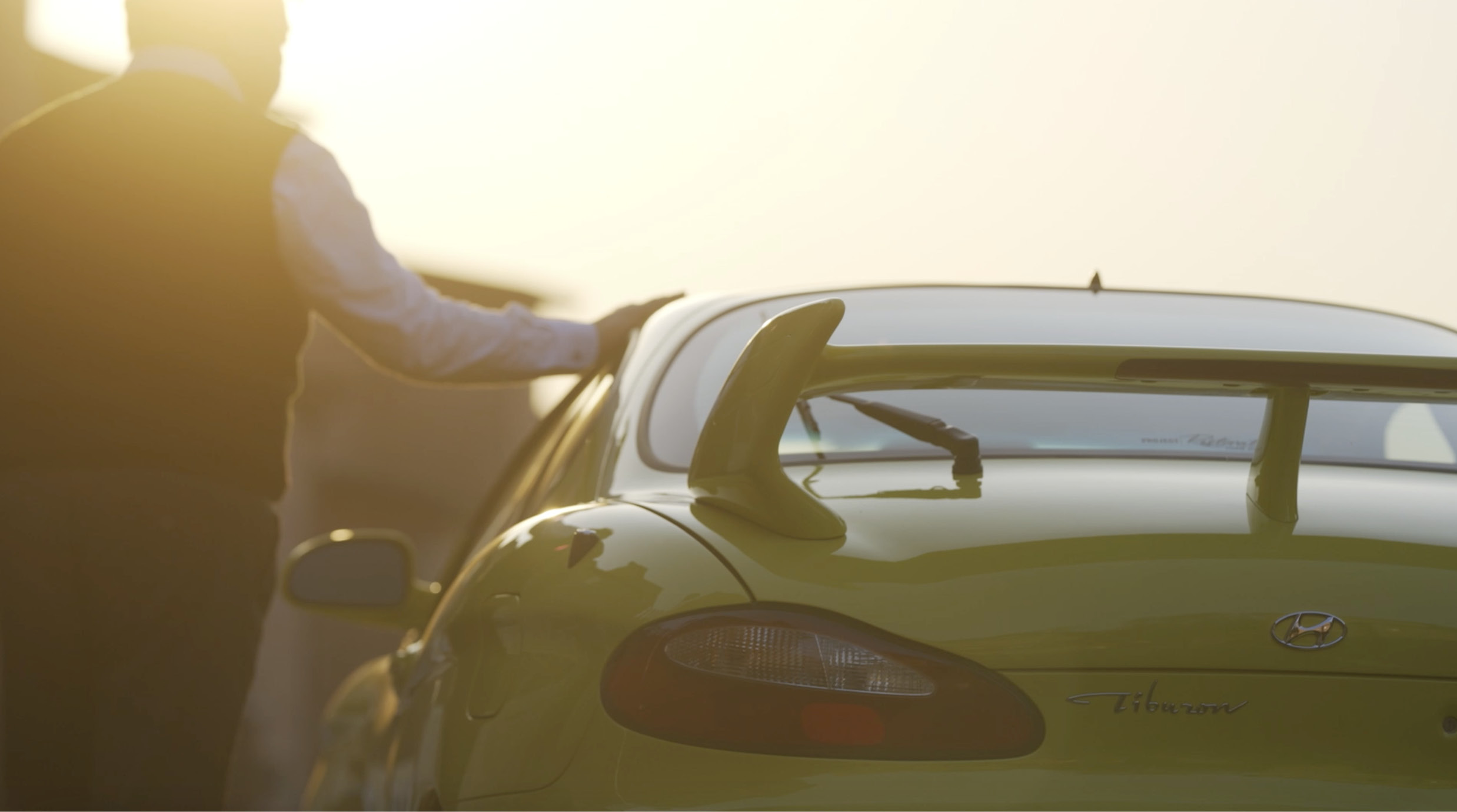 복원이 완료된 티뷰론과 주인공의 모습