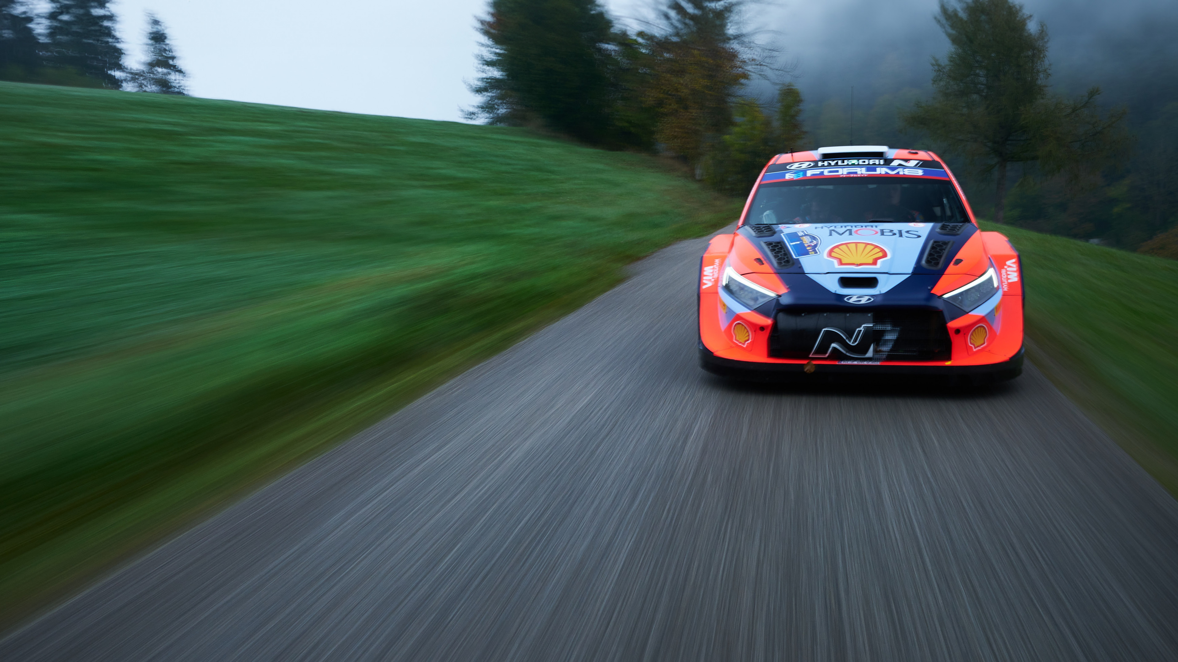 현대자동차 i20 N 랠리1 하이브리드의 주행 모습