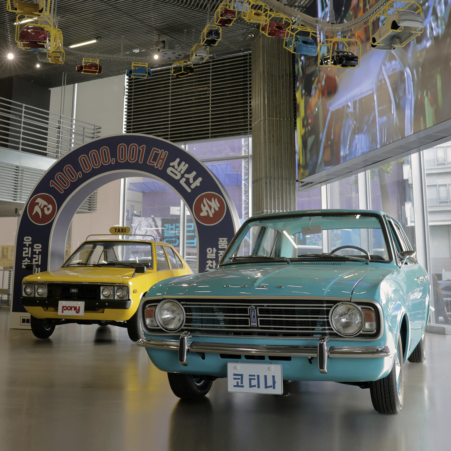 Green car and yellow car are stand diagonally