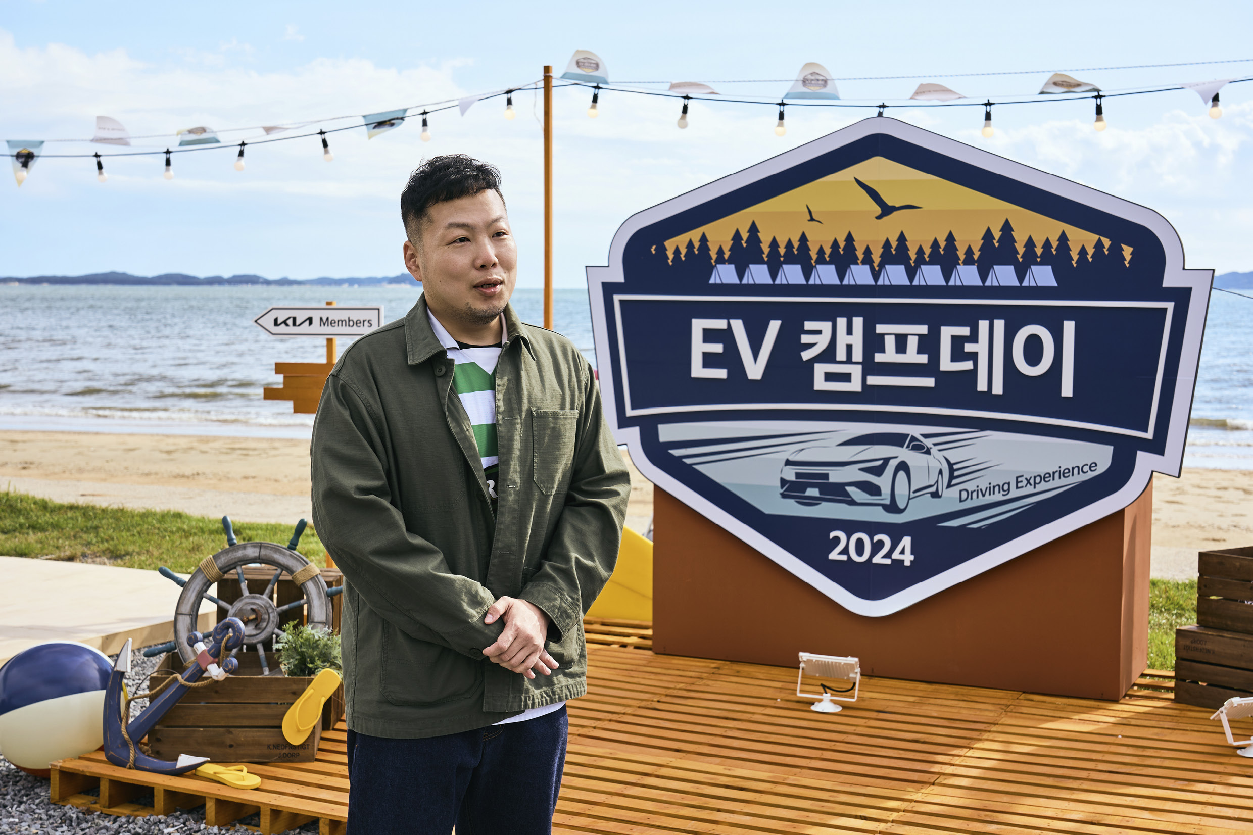 기아멤버스 EV캠프데이 행사와 관련해 설명 중인 기아 국내커뮤니케이션팀 직원의 모습