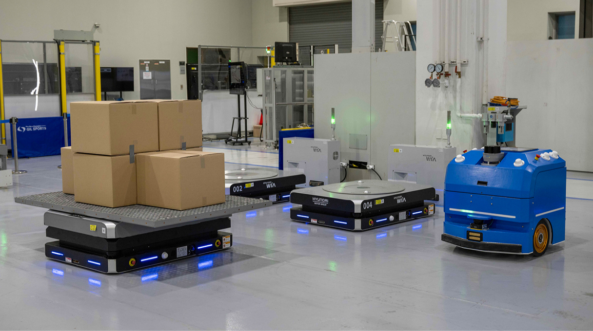 AMR이 화물을 실어나는 모습