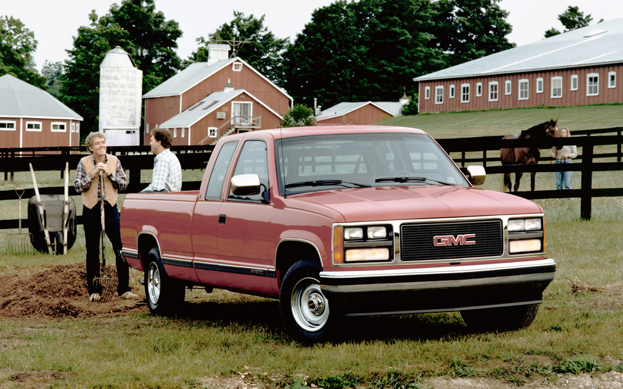 농촌에서 활용되는 픽업 트럭