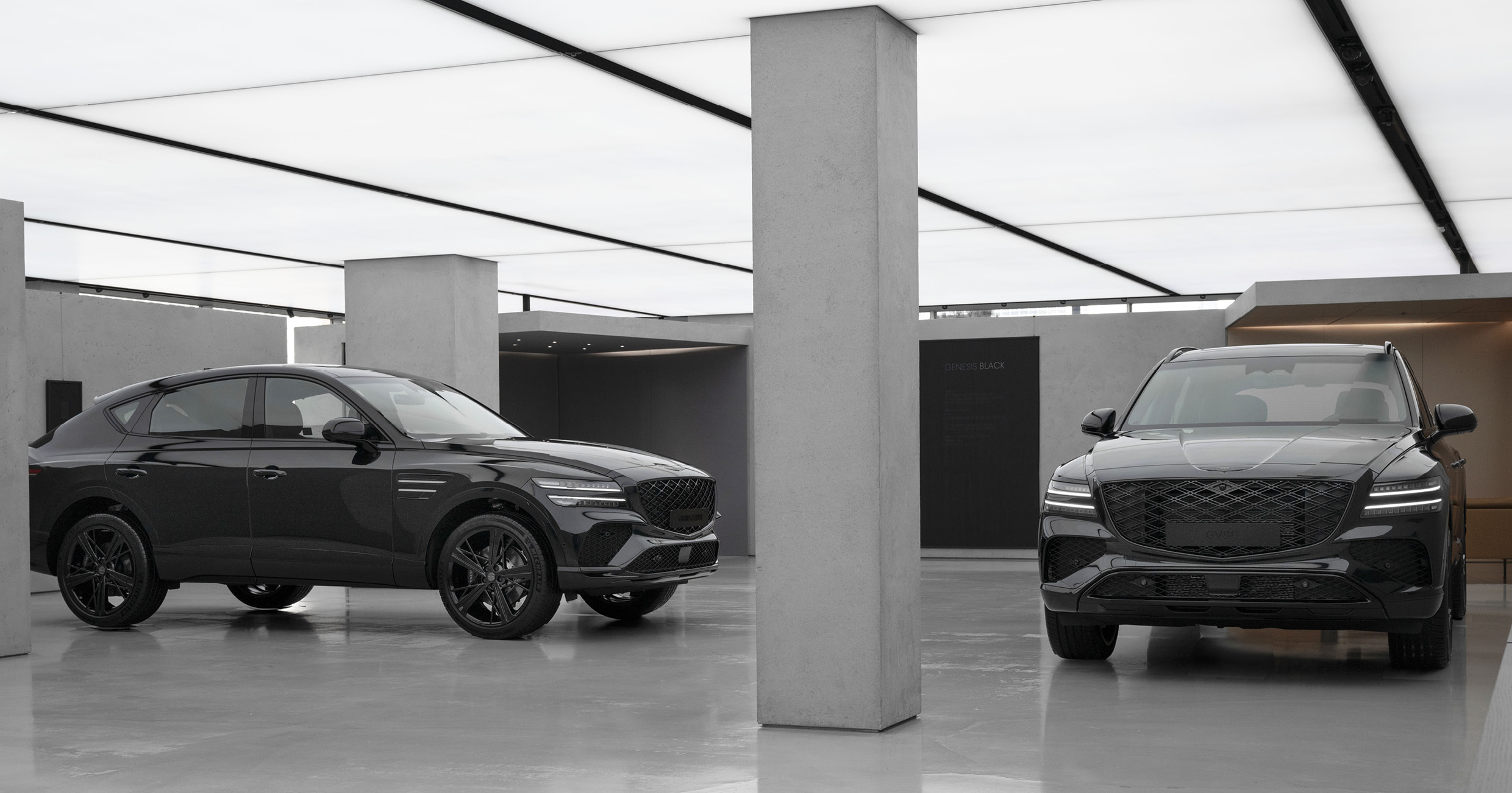 제네시스 강남에서의 GV80 블랙 시리즈 전시