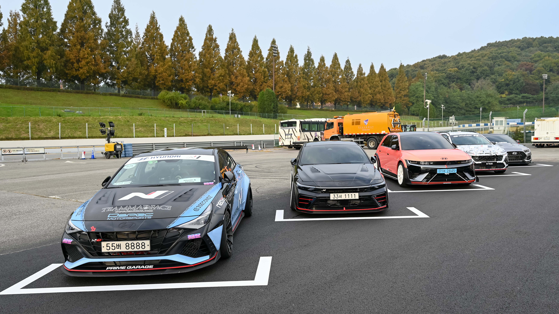 『현대 N x 토요타 가주 레이싱 페스티벌』 ‘Show & Shine’ 존에 현대 N 튜닝 차량들이 전시되어 있다. / 사진=현대자동차 제공