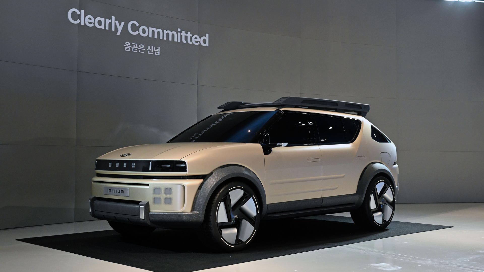31일(목) 현대 모터스튜디오 고양에서 진행된 'Clearly Committed: 올곧은 신념' 행사에서 공개된 현대자동차의 수소전기차 콘셉트카 '이니시움(INITIUM)'의 모습