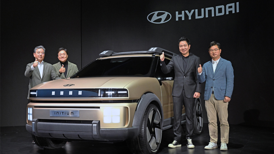 Hyundai Motor Reveals Bold and Efficient Hydrogen FCEV Concept Previewing New Design Language