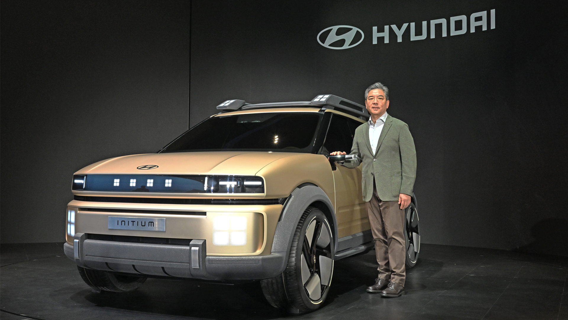 Hyundai Motor Reveals INITIUM Hydrogen FCEV Concept