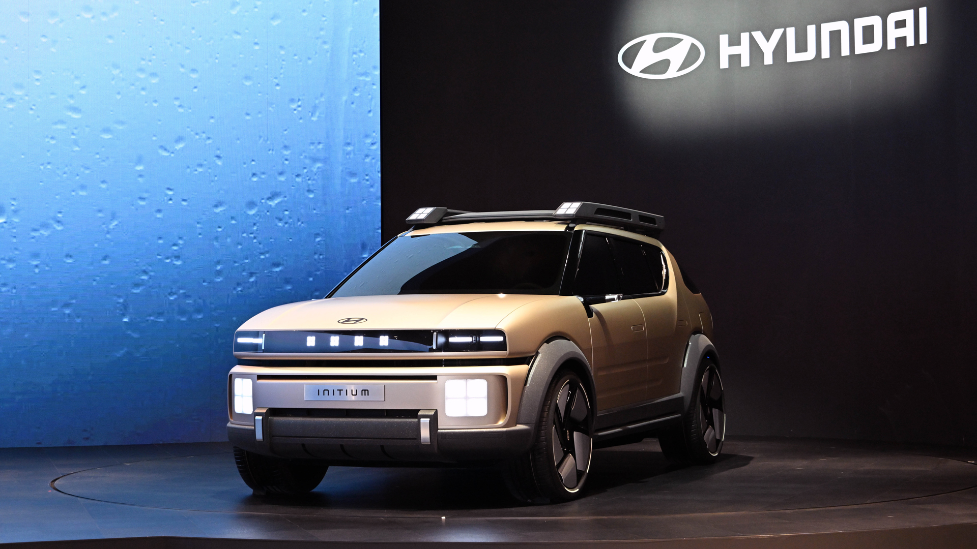 Hyundai Motor Reveals INITIUM Hydrogen FCEV Concept