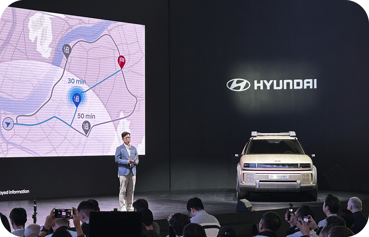The researcher's presentation at Hyundai Motor's hydrogen-electric vehicle concept car Initium public event
