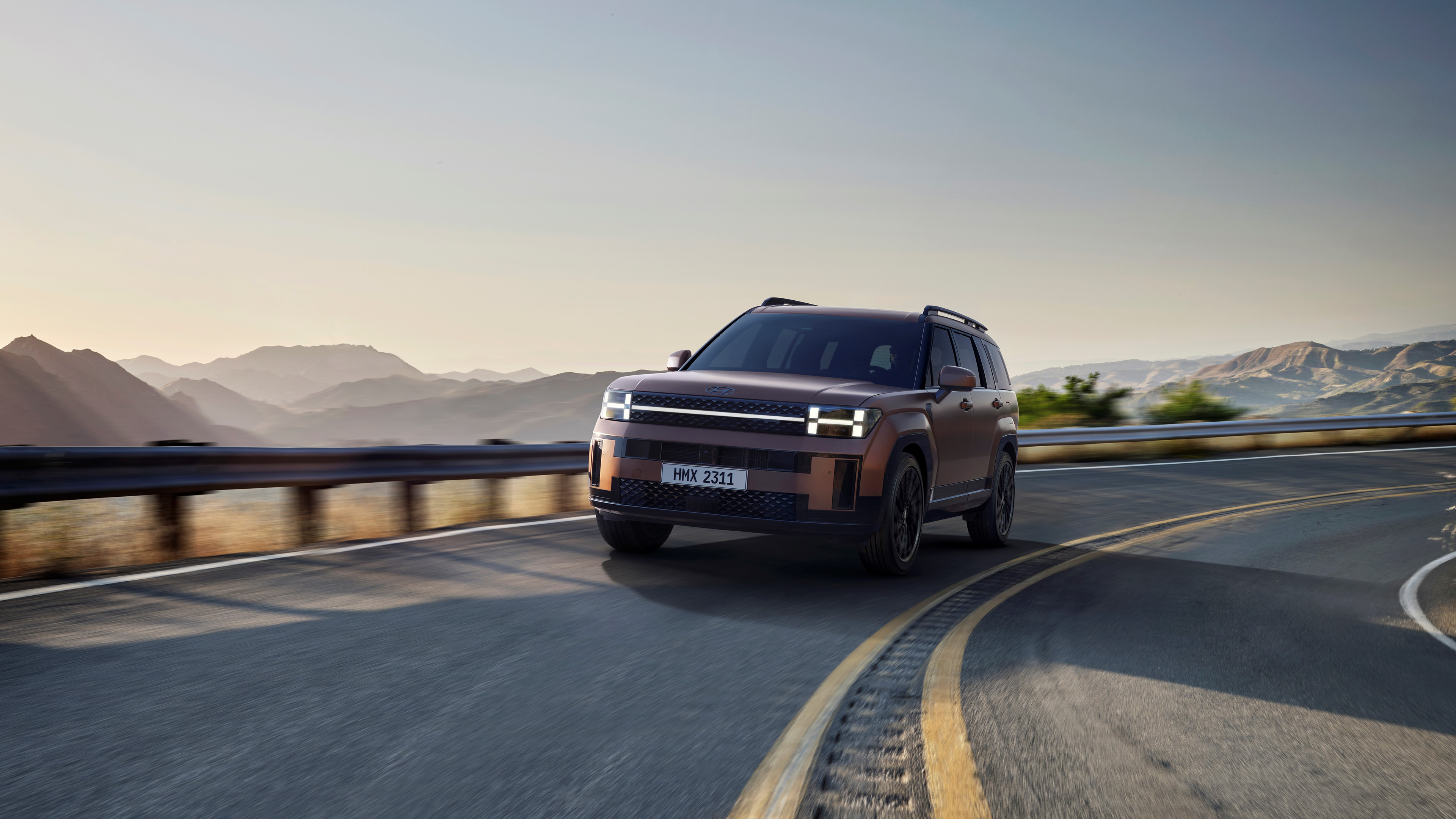 현대자동차 싼타페의 주행 모습