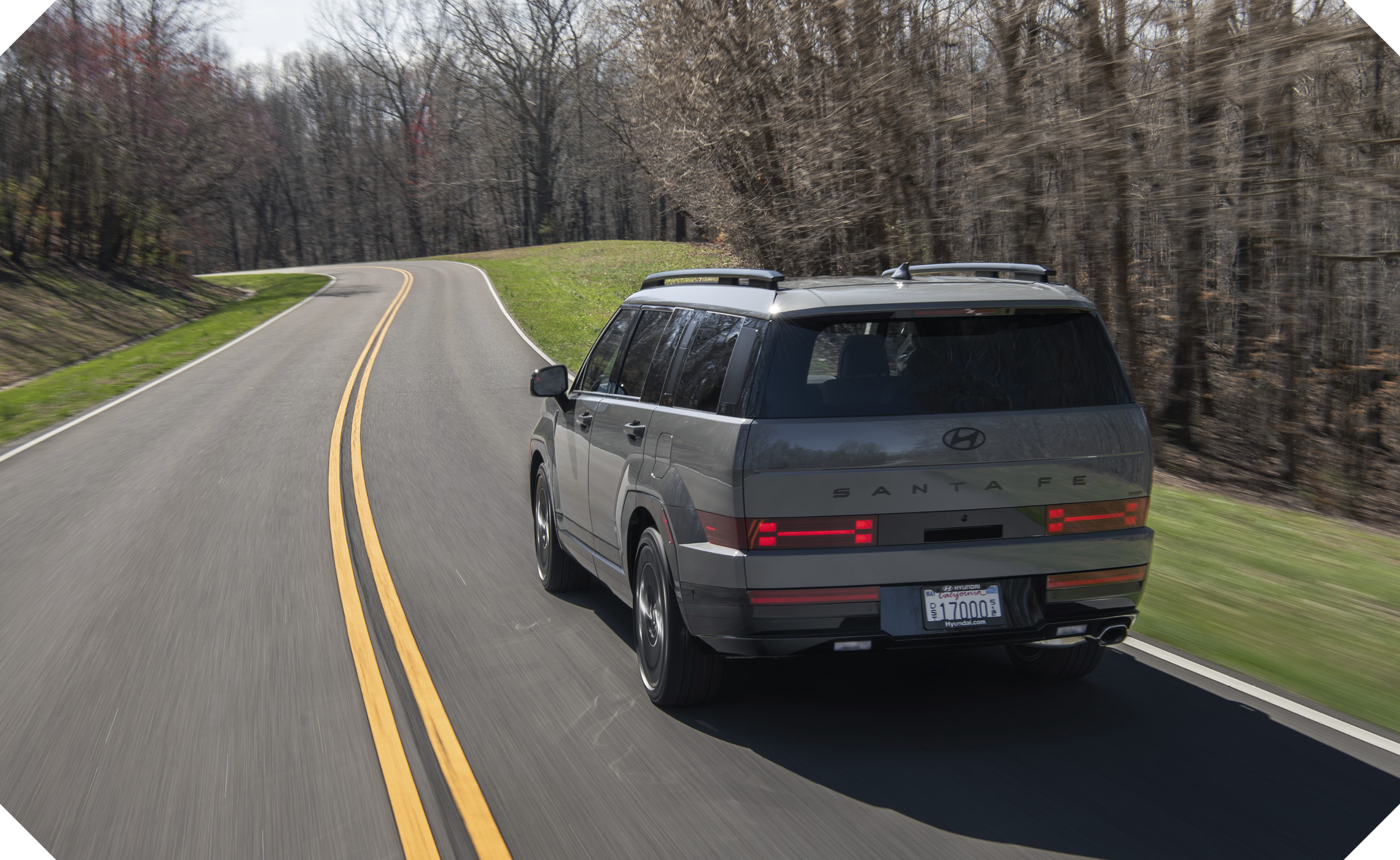 현대자동차 싼타페의 주행 모습