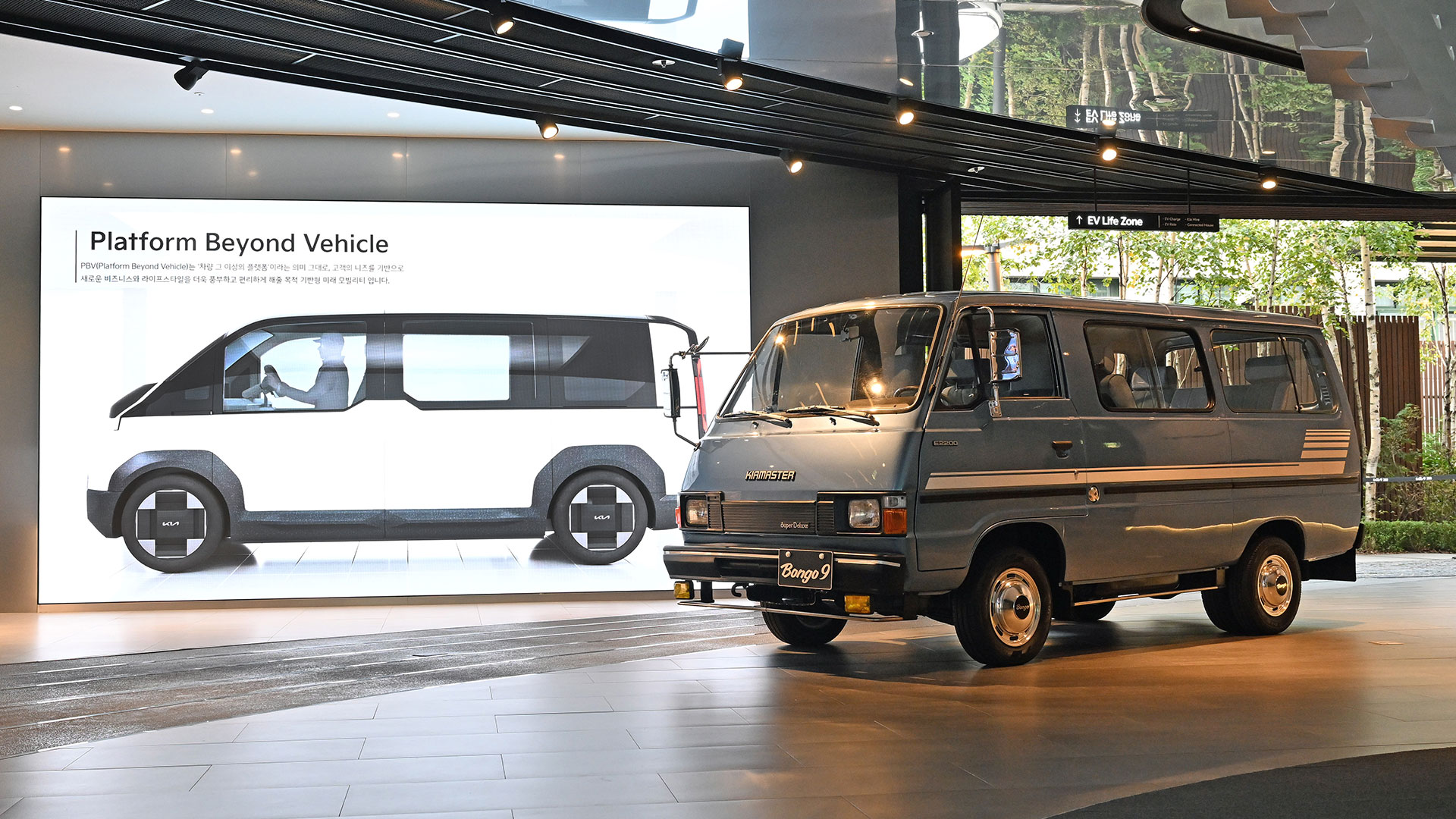 ‘Progressive(발전적인)’를 표현한 공간에 전시된 ‘봉고9’