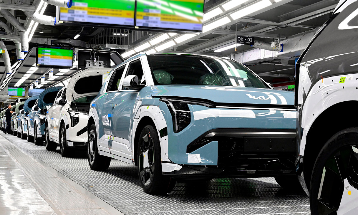 생산중인 EV3가 검사를 받는 모습