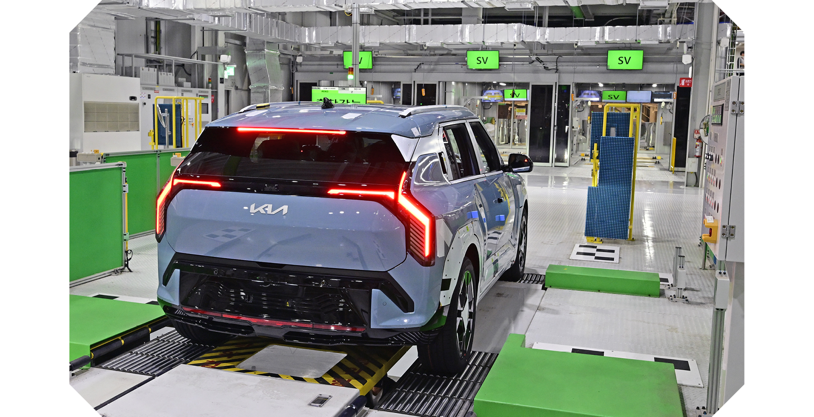 생산중인 EV3가 검사를 받는 모습