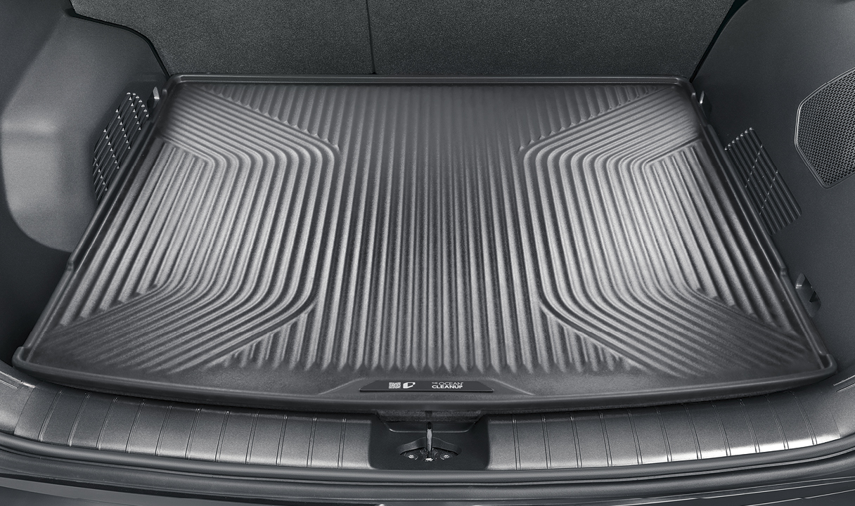 적재공간에 트렁크 라이너가 깔린 모습