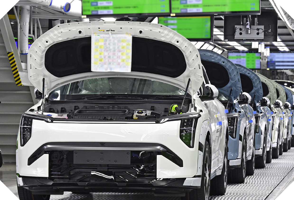 생산중인 EV3가 검사를 받는 모습