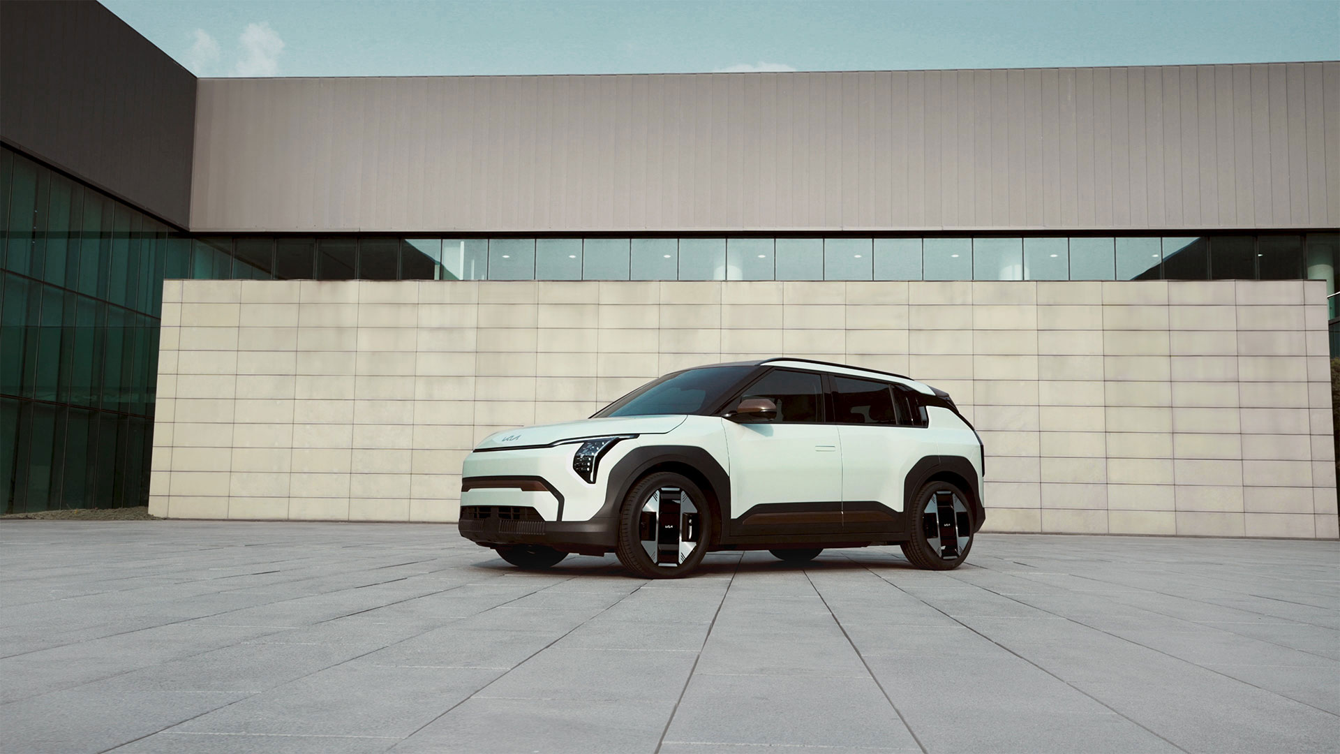 친환경 소재를 활용해 차세대 친환경 차량 비전을 제시하는 ‘EV3 스터디카’ 차량 사진