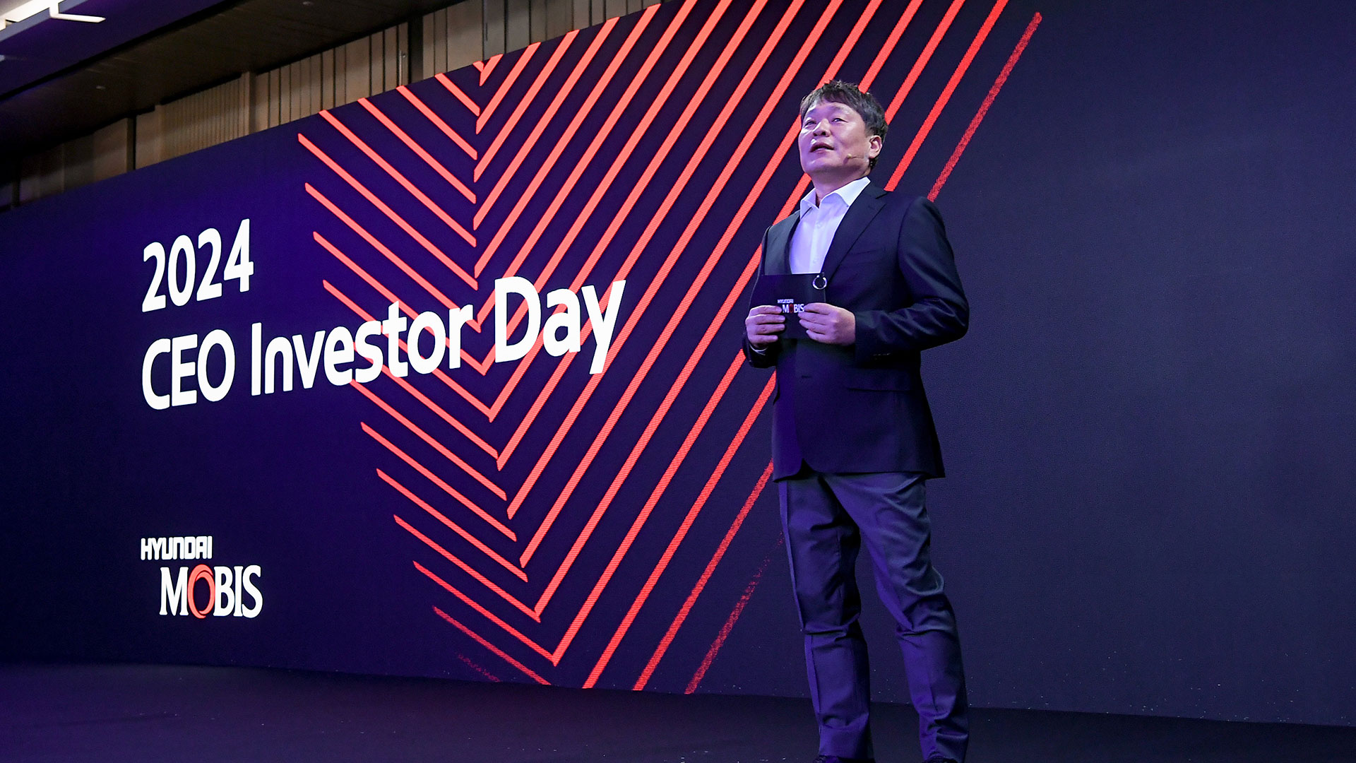 현대모비스 이규석 사장이 19일 여의도 페어몬트 호텔에서 열린 ‘2024 CEO 인베스터 데이’ 발표자로 나서 사업 방향성과 전략을 발표하고 있다.