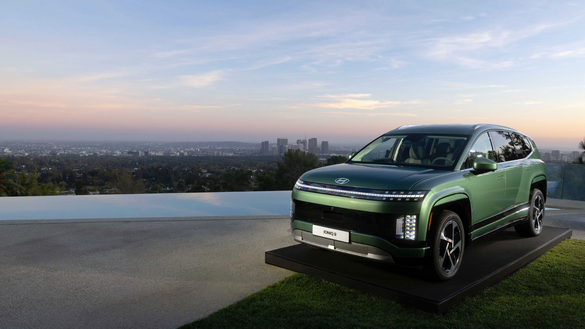 골드스테인 하우스에 전시되어 있는 아이오닉 9 모습