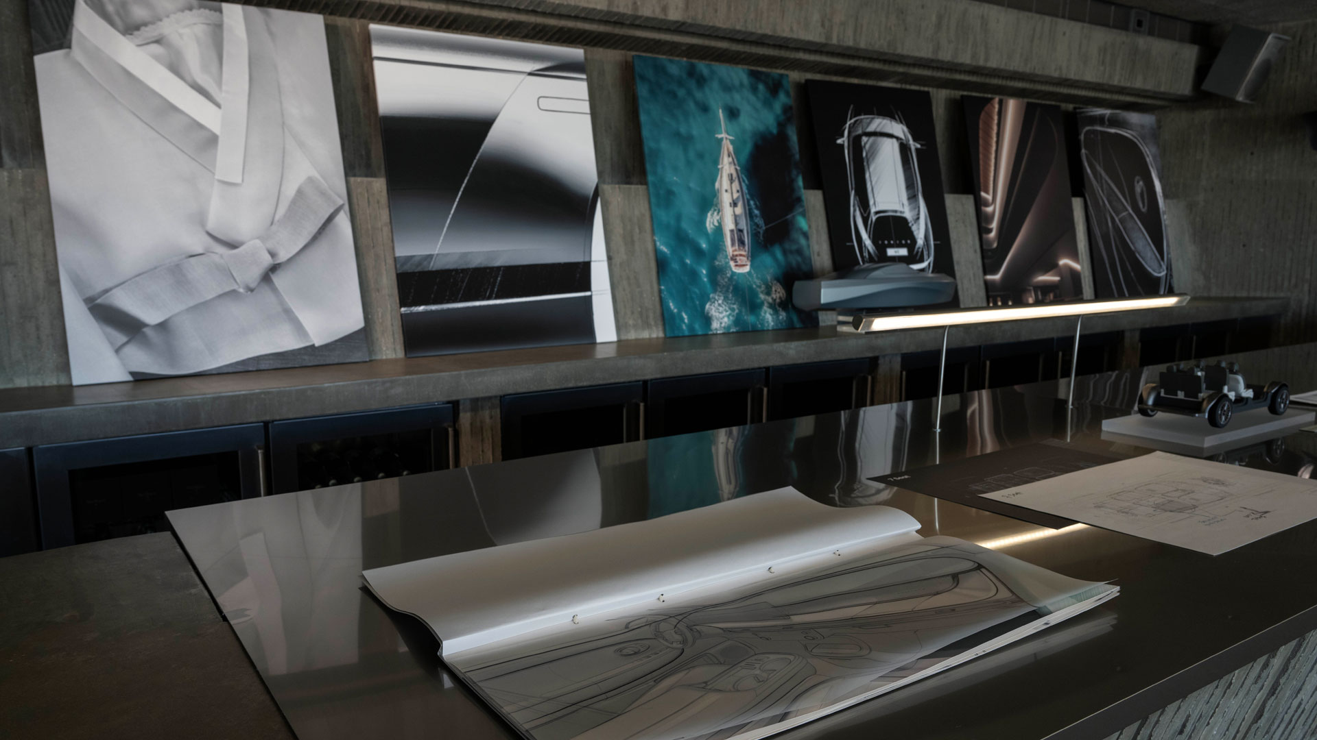 아이오닉 9의 디자인과 공간성에 대한 개발 과정을 담은 전시물들