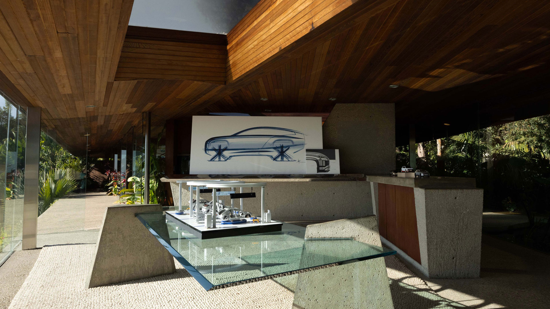 아이오닉 브랜드의 시작과 진화, 혁신성을 담은 전시물들