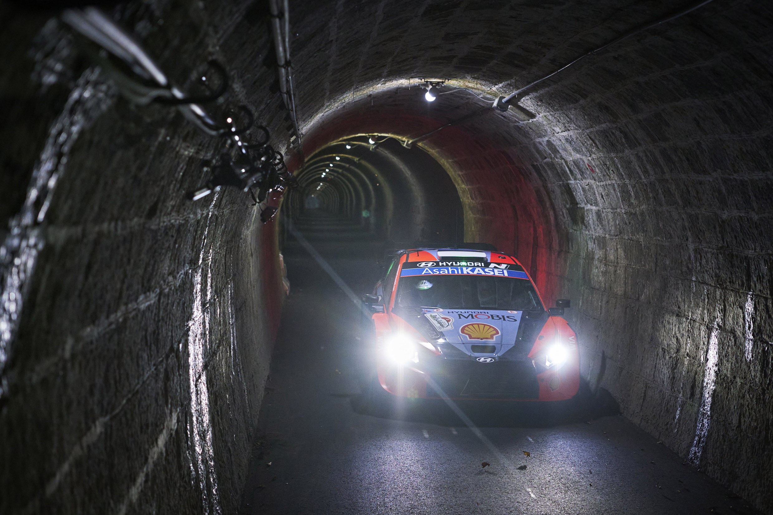 현대팀 WRC 랠리카의 주행 모습