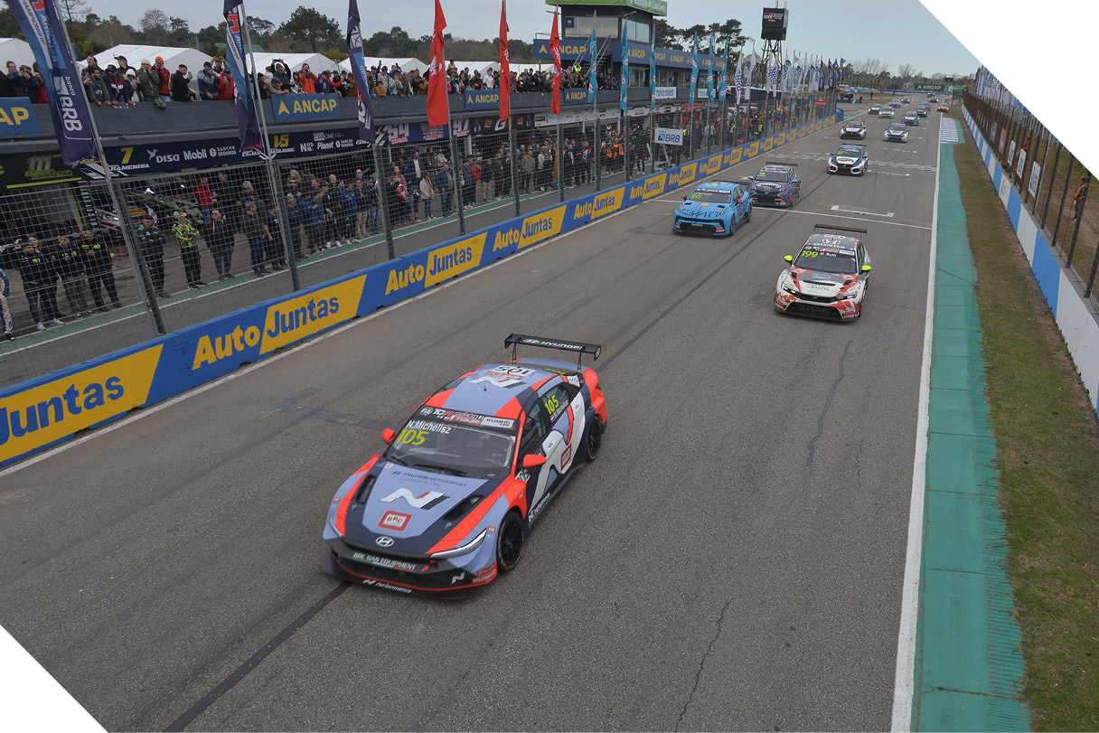 현대팀 TCR 레이스카 주행 모습