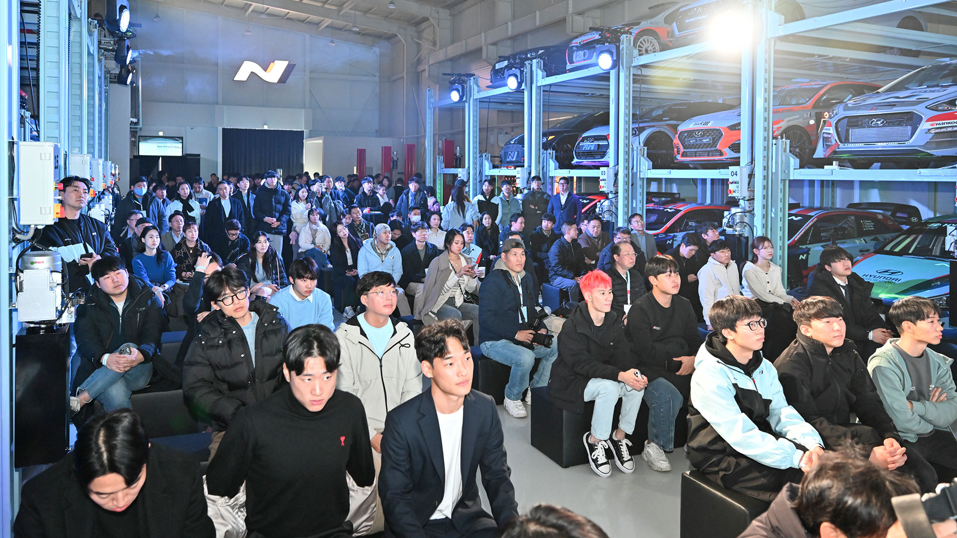 현대 N 페스티벌 2024시즌에 출전한 선수 및 대회 관계자들이 시상식에 참여하고 있는 모습