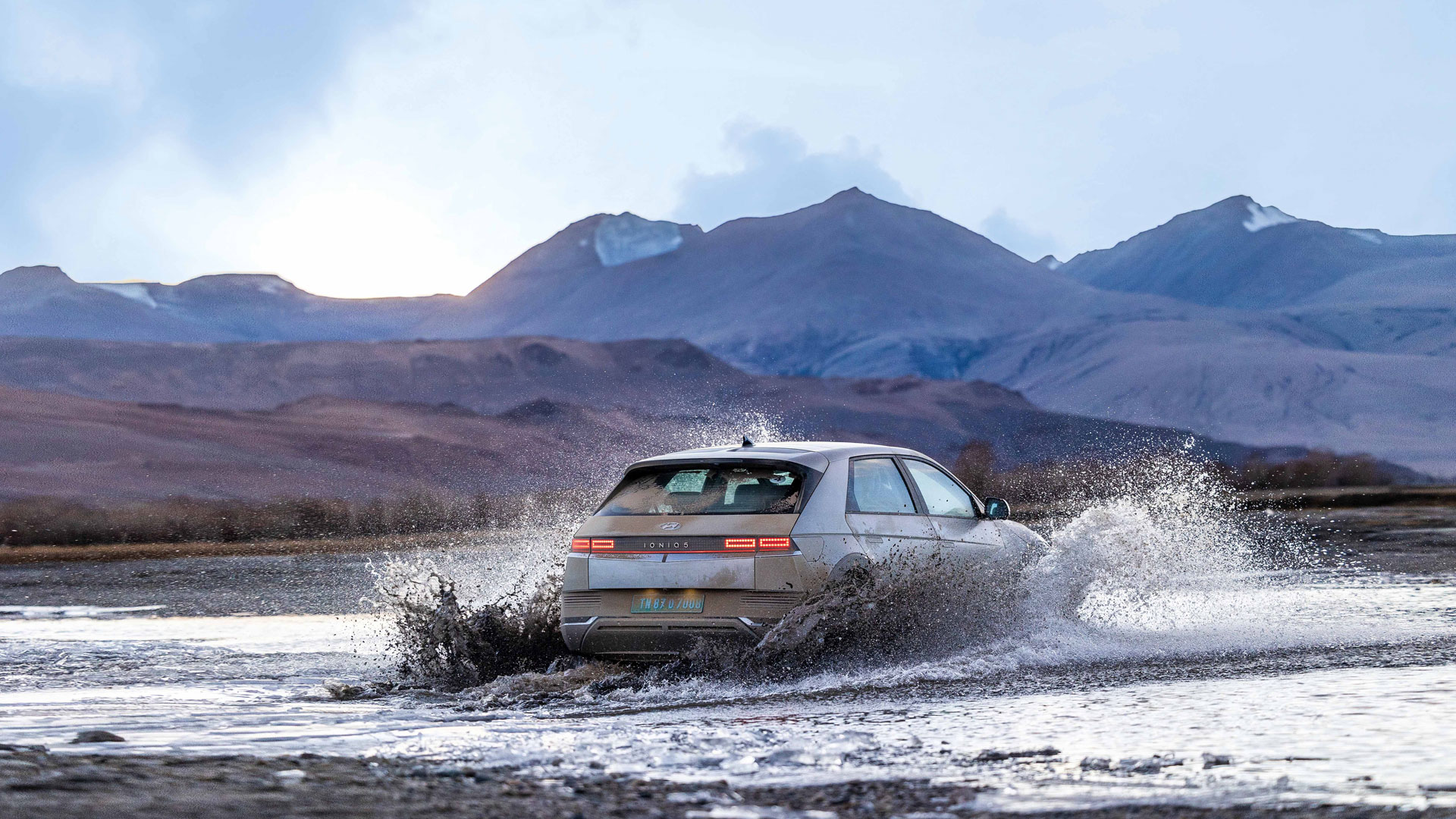 기네스북 최고 고도차 주행 전기차 부문 달성을 위해 인도 각지의 험로를 주파중인 현대자동차 아이오닉 5 - 1번이미지