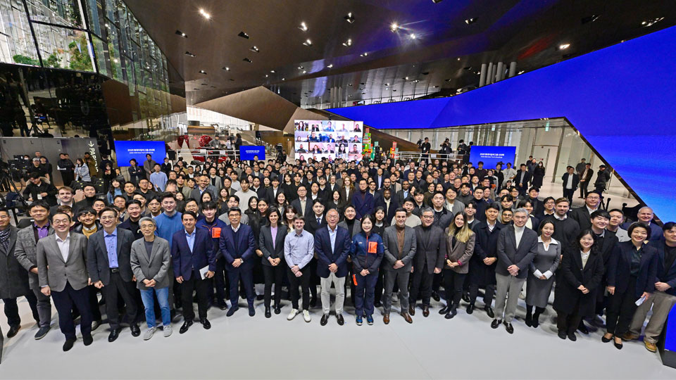 Hyundai Motor Group Executive Chair Euisun Chung Outlines 2025 Vision Driven by Commitment to Innovation, Overcoming Challenges, and Creating Opportunities in New Year’s Message-main