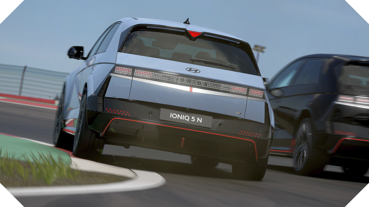 그란 투리스모 게임 내에서 주행 중인 현대차 아이오닉 5 N의 모습