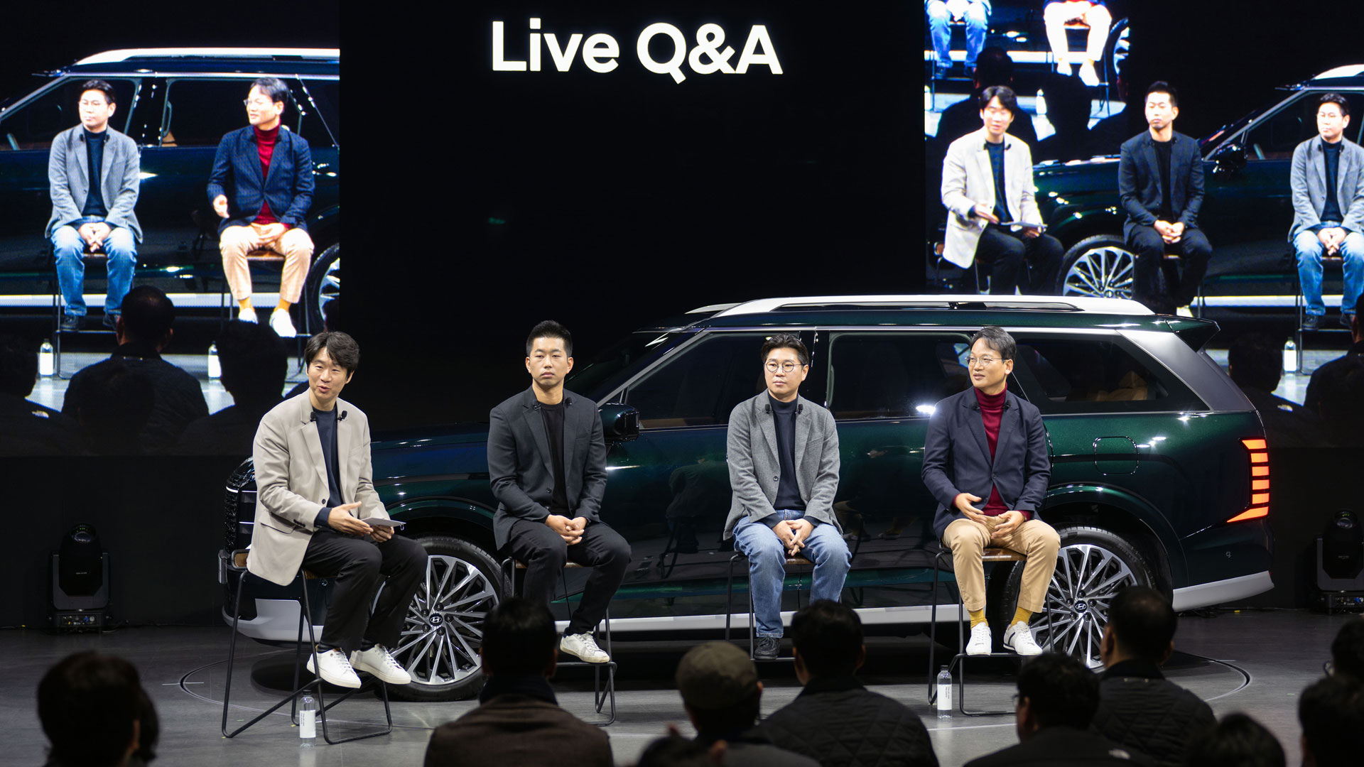 14일(화) 경기도 성남시 수정구 소재 ‘메종 디탈리’에서 진행된 팰리세이드 론칭 행사에서 발표자들이 참석한 기자단 대상으로 질문을 받고 있다. (왼쪽부터 현대자동차 국내상품운영1팀 남윤성 책임매니저, 현대내장디자인실장 송현 상무, MLV프로젝트2실장 전은석 실장, 국내마케팅실장 이철민 상무)