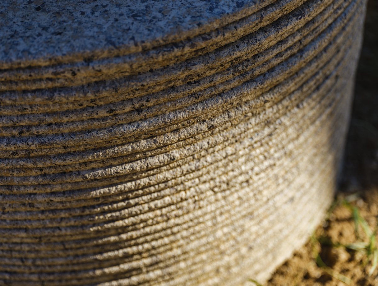 H 아이 플랜터의 세부적인 모습을 보여주는 사진